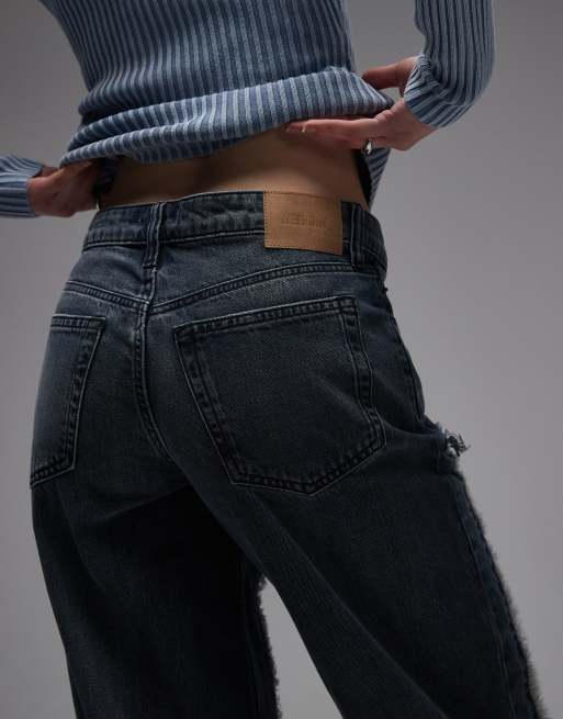 Weekday ample low waist baggy fit jeans with frayed detailing in dark blue wash, 4 of 5