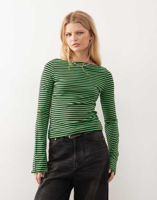 Weekday - Annie - Top a maniche lunghe morbido a righe color nero e verde con scollo a barchetta - In esclusiva per ASOS