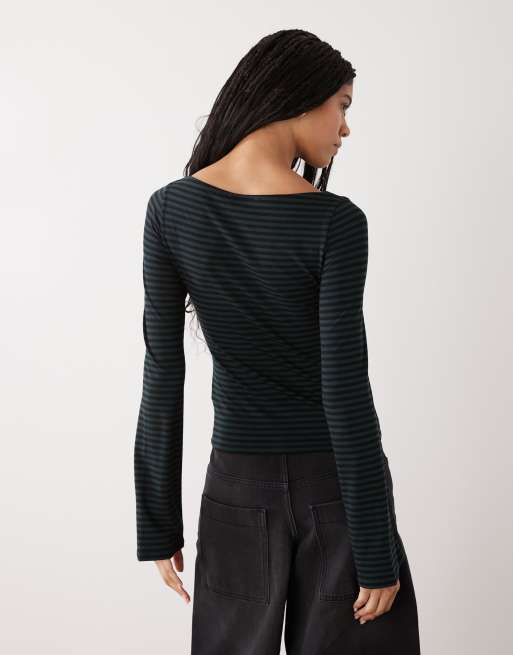 Weekday - Annie - Top a maniche lunghe morbido verde bosco a righe con scollo a barchetta - In esclusiva per ASOS, 3 di 4
