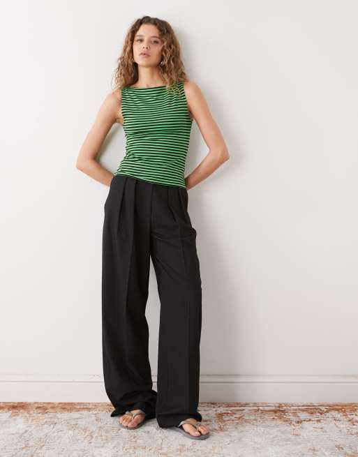 Weekday - Annie - Top senza maniche nero e verde a righe morbido con scollo a barchetta - In esclusiva per ASOS, 2 di 4