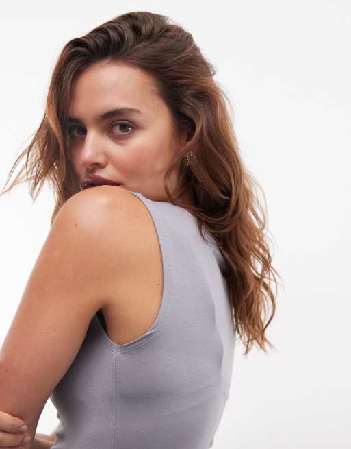Weekday - Annie - Top senza maniche super morbido grigio con scollo a barchetta - In esclusiva per ASOS, 3 di 4