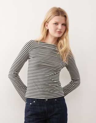 Weekday - Annie - Weiches, langärmliges Oberteil in Dunkelgrau und Hellgrau mit U-Boot-Ausschnitt und Streifen, exklusiv...