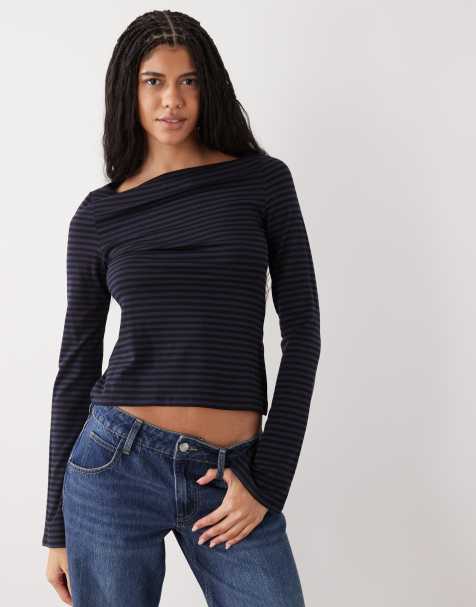 Weekday – Annie – Weiches, langärmliges Oberteil in Marineblau mit U-Boot-Ausschnitt und Streifen, exklusiv bei ASOS - view 1