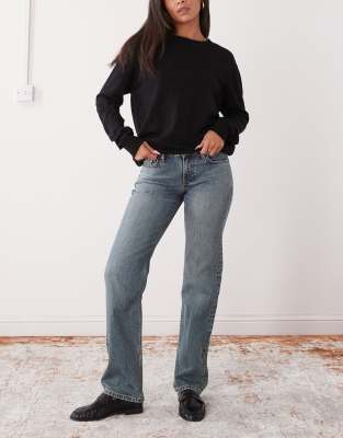 Weekday - Arrow - Jeans in Blau mit niedrigem Bund und geradem Schnitt