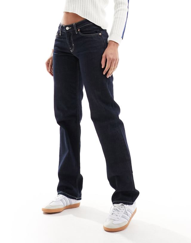 Weekday - arrow low waist regular fit straight leg jeans in blue rinse wash