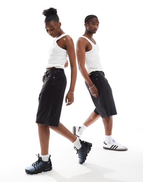 Weekday Astro Unisex baggy denim shorts in black - view 1