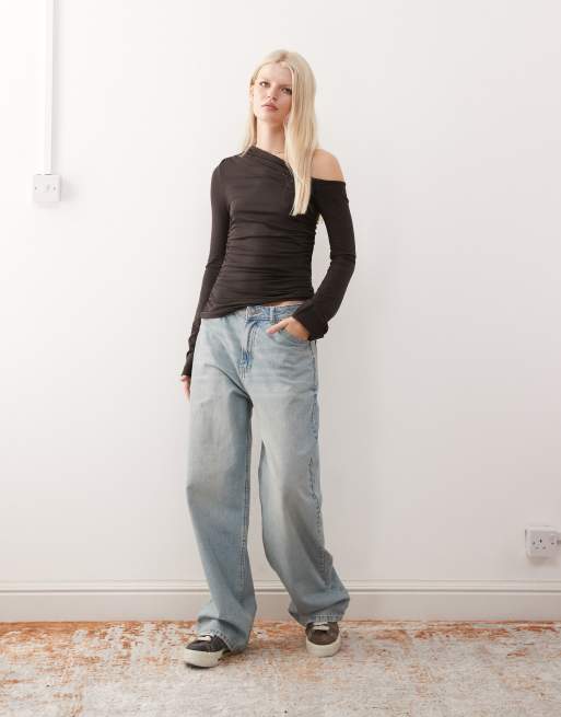 Weekday asymmetric shoulder long sleeve top in dark brown, 3 of 4