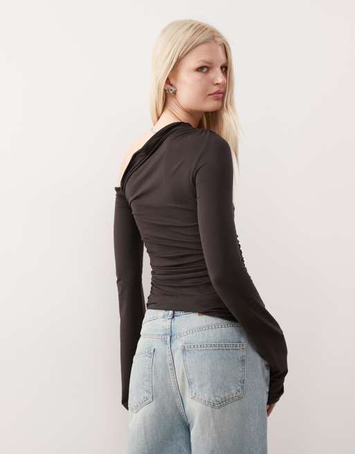 Weekday asymmetric shoulder long sleeve top in dark brown, 4 of 4
