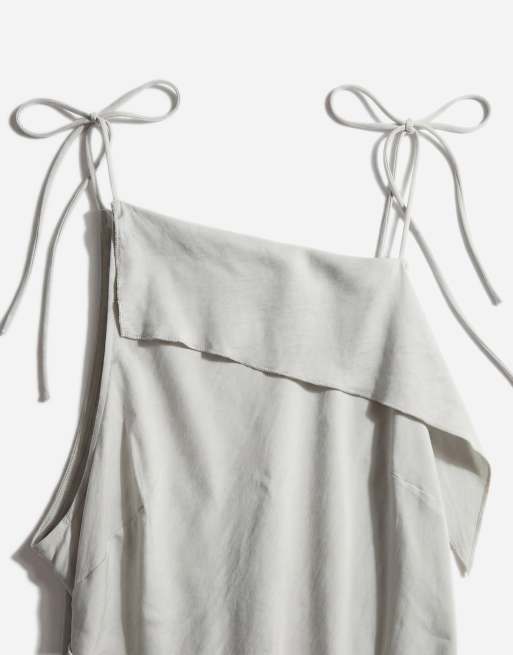 Weekday - Asymmetrische mini jurk met open achterkant en ruches in lichtgrijs, 7 van 11