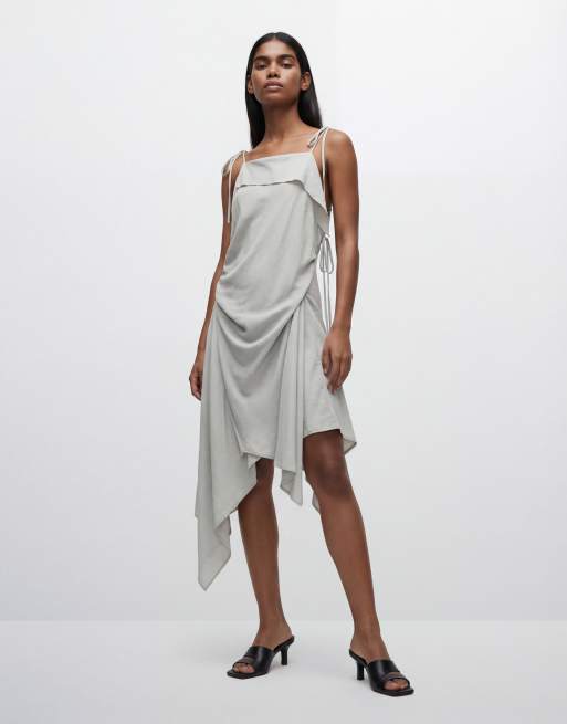 Weekday - Asymmetrische mini jurk met open achterkant en ruches in lichtgrijs, 8 van 11