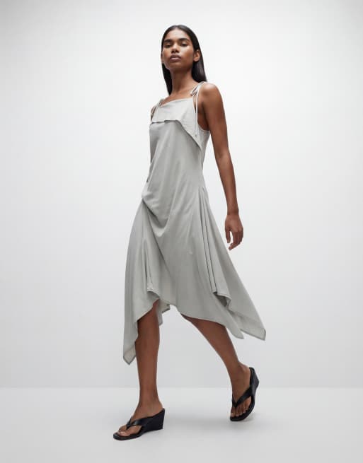 Weekday - Asymmetrische mini jurk met open achterkant en ruches in lichtgrijs, 9 van 11