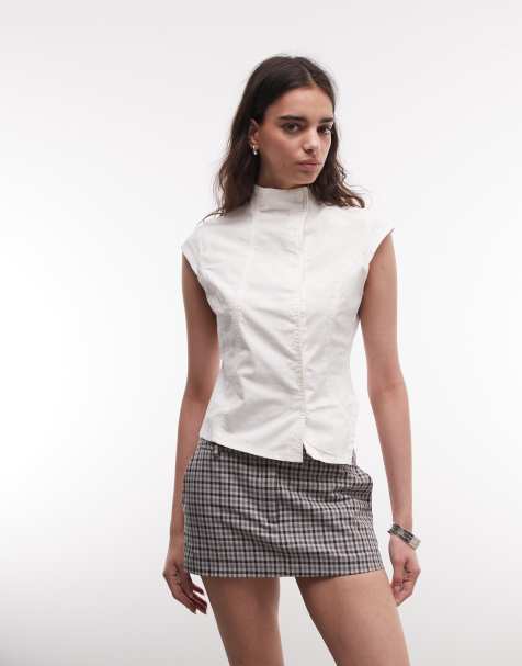 Weekday - Asymmetrische top met opstaande hals, siernaden en drukknopen in gebroken wit - view 1