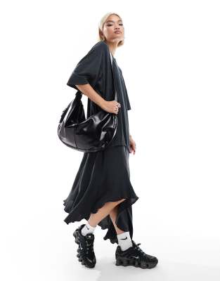 Weekday - Asymmetrisches, mehrlagiges Midi-T-Shirt-Kleid in verwaschenem Schwarz