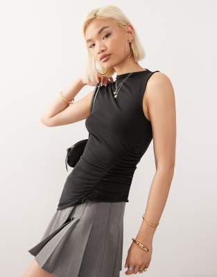 Weekday - Asymmetrisches Oberteil in Schwarz mit seitlicher Raffung