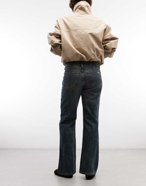 Weekday Aura jeans met lage taille, relaxed fit en bootcut in donkerblauwe wassing met tint, 3 van 5