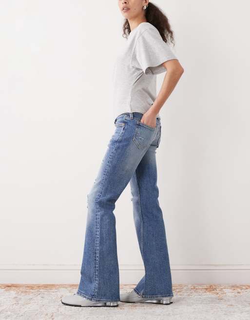 Weekday – Ausgestellte Bootcut-Jeans in Mittelblau im Used-Look, 3 von 5