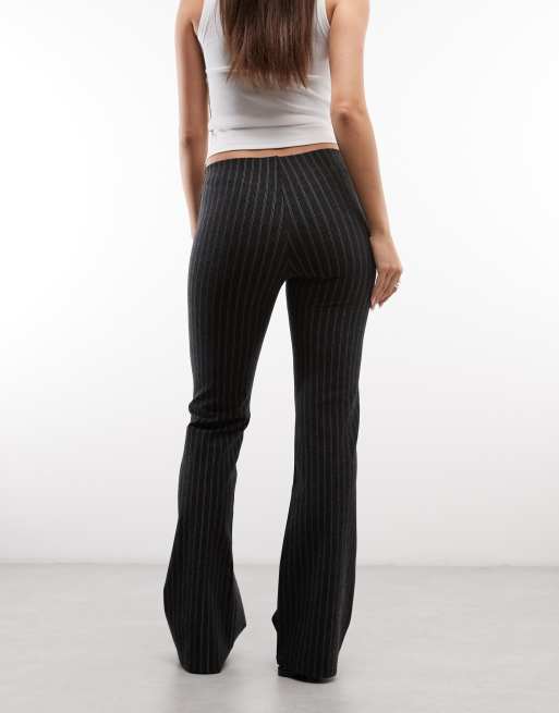 Weekday – Ausgestellte Hose aus Jersey in Dunkelgrau mit Nadelstreifen, 2 von 5