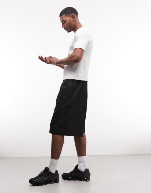 Weekday baggy fit chinos shorts in black, 3 of 5