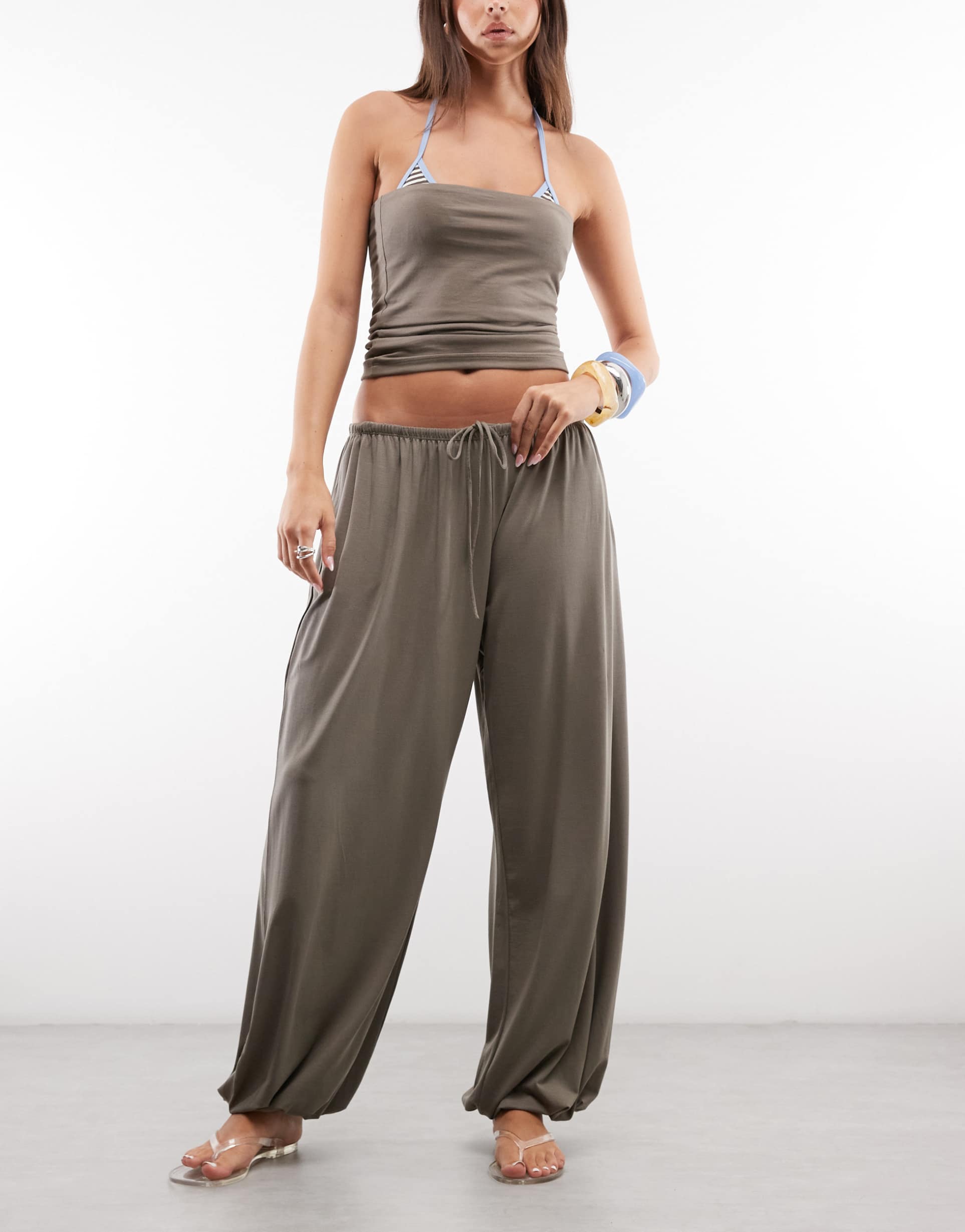 weekday balloon fit pants in gray