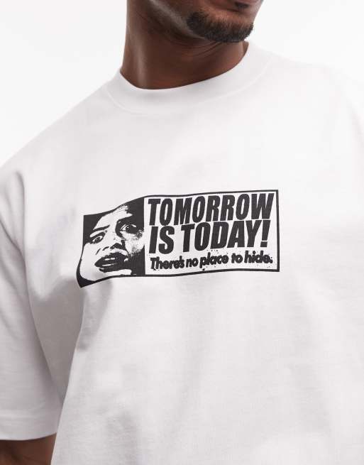 Weekday – Biały T-shirt o luźnym kroju z grafiką „Tomorrow”, 3 z 5