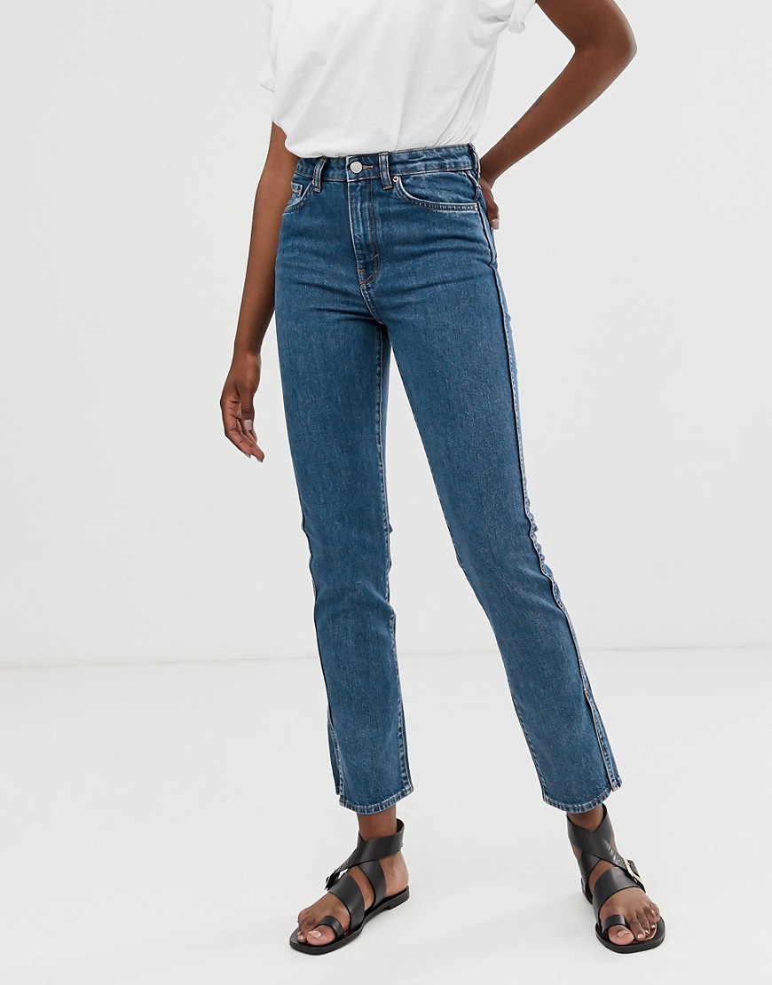 Weekday – Blå straight jeans i ekologisk bomull med sidosprund och stretch