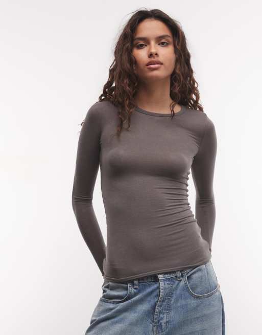 Weekday blød semi-transparent langærmet T-shirt i dark mole kun hos ASOS, 3 af 4