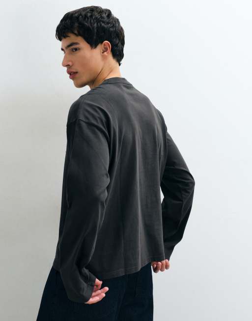 Weekday boxy oversized Langarm-T-Shirt mit aufgesticktem Grafikmotiv in verwaschenem Schwarz, 4 von 5