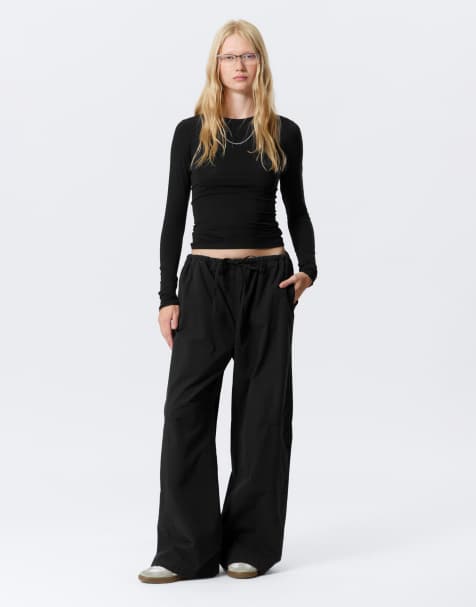 Weekday - Broek van ripstop met wijde pijpen en elastische taille in zwart - view 1