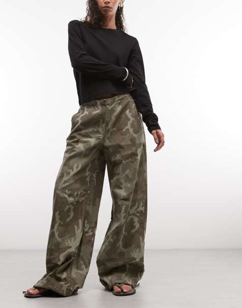 Weekday - Broek van ripstop met wijde pijpen in camouflageprint - view 1