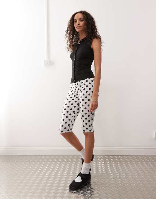 Weekday button front top in black
