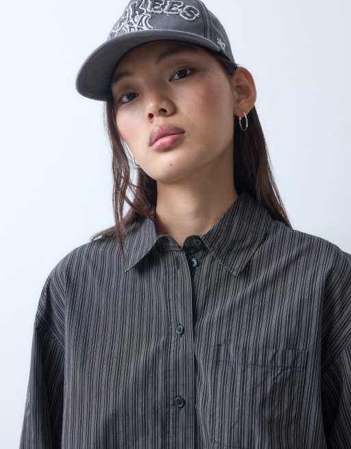 Weekday camisa oversize a rayas grises, 2 de 5