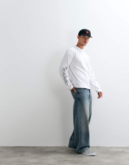 Weekday - camiseta oversize de manga larga con estampado gráfico Broken Beats en blanco, 4 de 5