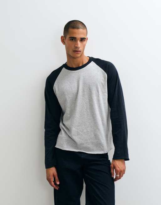 Weekday - camiseta raglán de manga larga extragrande en tejido slub gris y azul marino, 4 de 5