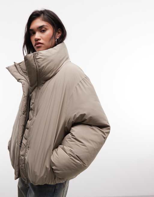 Weekday cappotto puffer oversize con collo alto color talpa