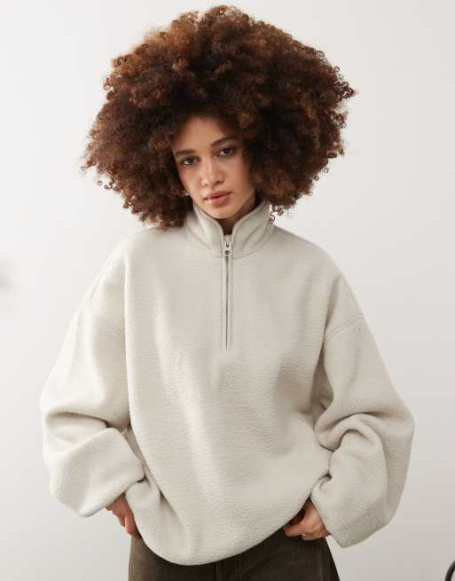 Weekday - Carro - Sweat-shirt imitation peau de mouton à demi-fermeture éclair - Blanc cassé