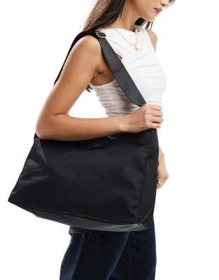 Carry oversized shoulder bag in black