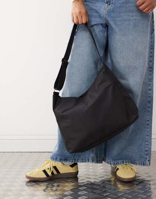 Weekday Carry oversized shoulder bag in black, 4 of 4