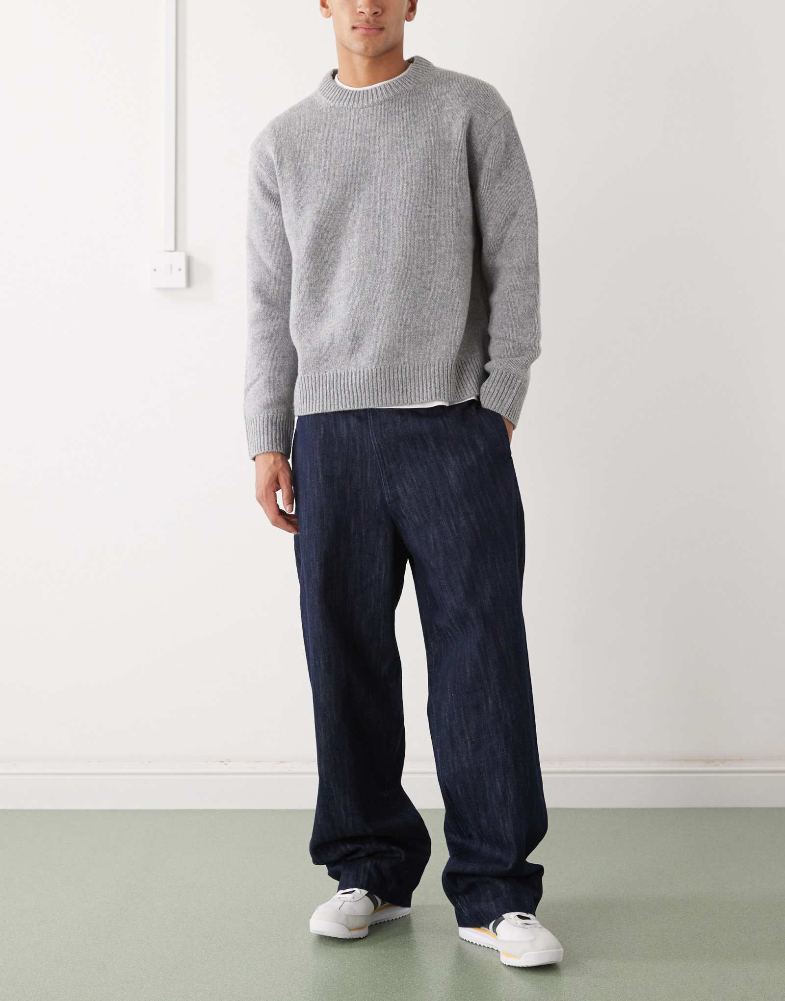 Повседневные джинсы chino fit синего цвета с полосканием для стирки