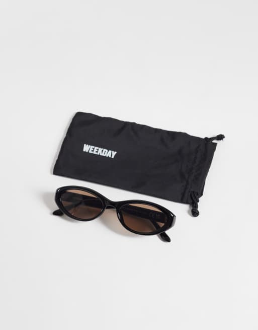 Weekday chunky oval sunglasses with brown lense in black, 3 of 3