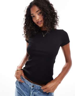 Close fitted rib T-shirt in black