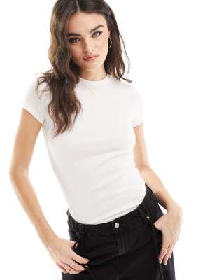 plain white t shirt tight
