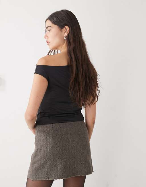 Weekday co-ord mini skirt with raw edges in dark mole herringbone, 4 of 5