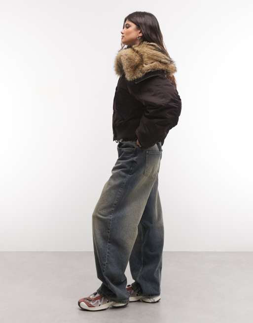 Weekday Cropped Bomberjacke mit Kunstpelz-Kapuze mit Reißverschluss in Dunkelbraun, 3 von 4