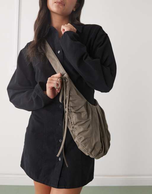 Weekday crossbody ruched bag in beige, 3 of 4