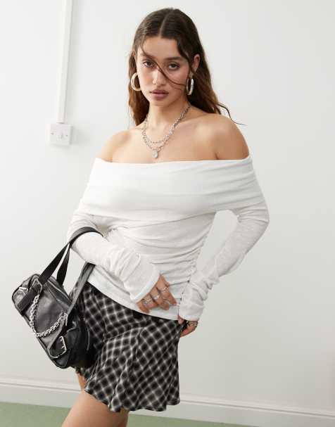 Weekday – Dani – Asymmetrisches, langärmliges, halbtransparentes Oberteil in gebrochenem Weiß mit Carmen-Ausschnitt - view 1