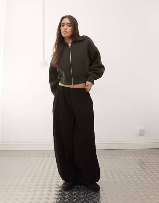 Weekday – Danni – Kapuzenjacke aus Material in Neoprenoptik in Dunkelgrün mit Reißverschluss, 3 von 4
