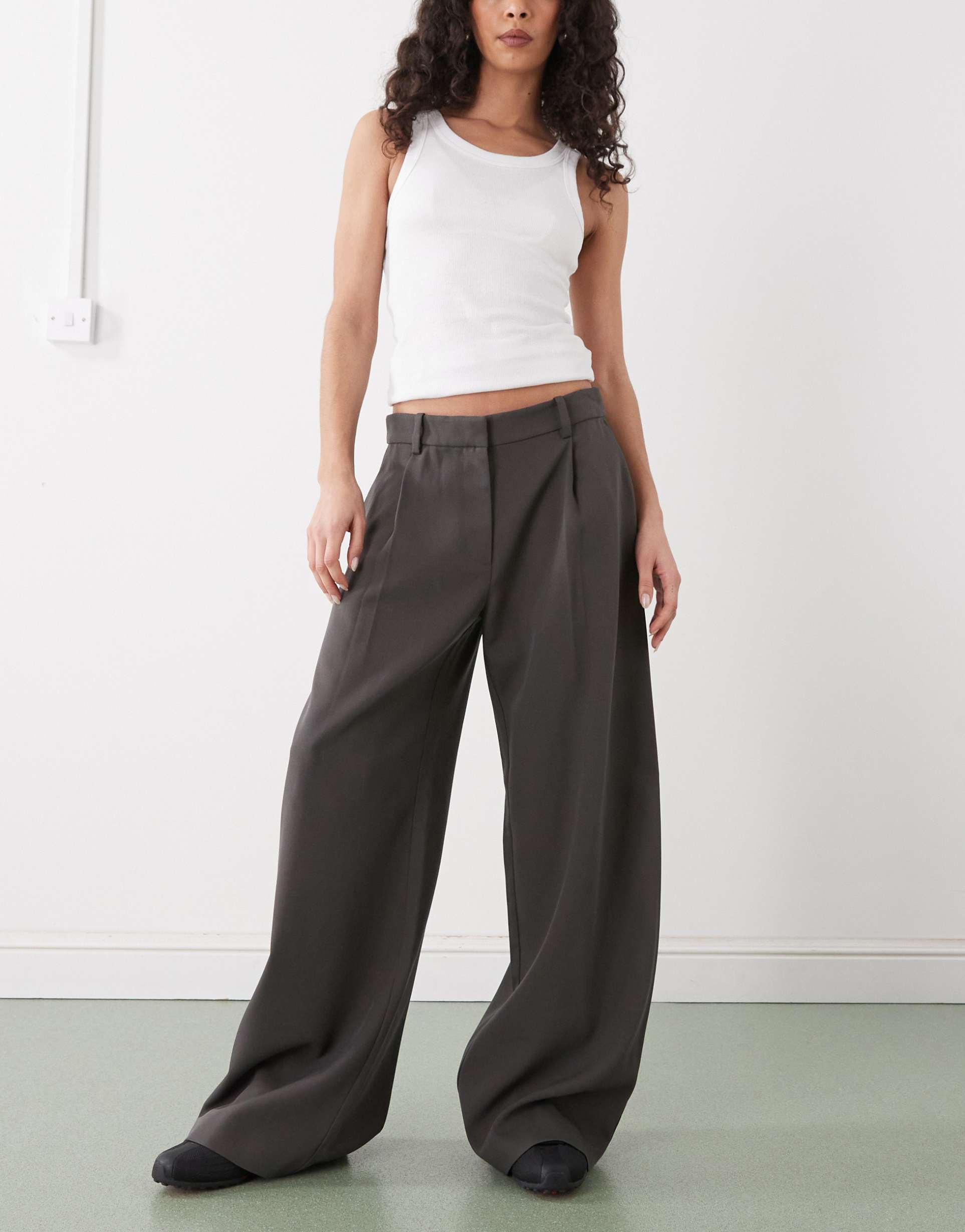 weekday dara low waist wide leg pants with front pleats in dark mole