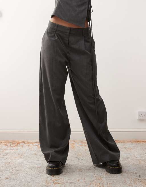 Weekday - Dara - Pantalon ample d'ensemble à à chevrons avec taille basse et plis sur le devant - Gris chiné, 2 de 5