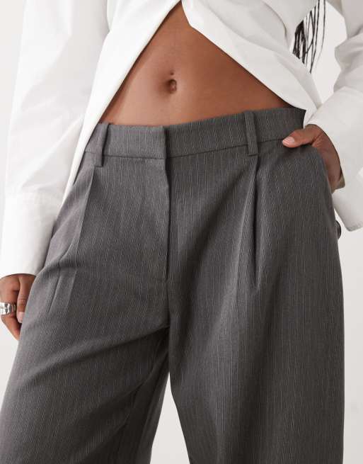 Weekday - Dara - Pantalon large taille basse à rayures fines avec pinces devant - Gris, 4 de 5