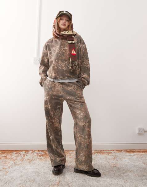 Weekday - Davina - Oversized joggingbukser med kakigrøn batik og slidt finish - Del af sæt - view 1